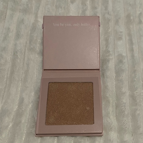 New in Box 2 piece Makeup Bundle MOTD Highlighting Powder in Something Magical - Picture 2 of 5